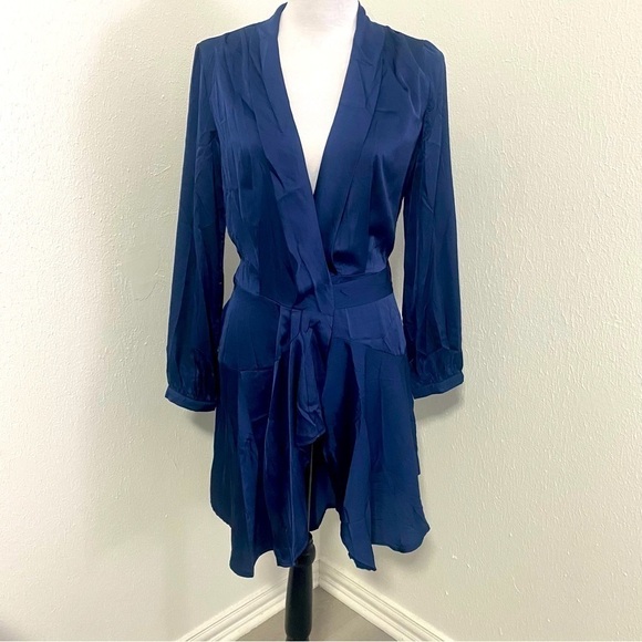 Club London 100% Polyester Women’s Wrap Blouse Beautiful Navy Blue Size US 6 NWT - Picture 2 of 9